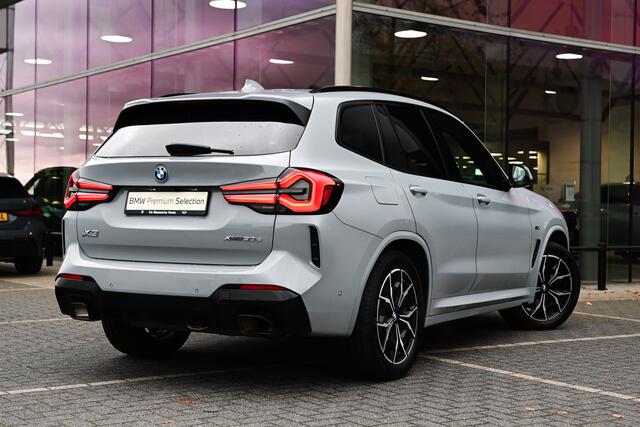 BMW X3 xDrive30e High Executive M Sport Automaat / Panoramadak / Trekhaak / Sportstoelen / Parking Assistant Plus / Head-Up / Live Cockpit Professional