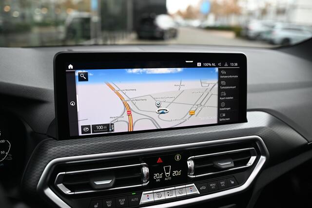 BMW X3 xDrive30e High Executive M Sport Automaat / Panoramadak / Trekhaak / Sportstoelen / Parking Assistant Plus / Head-Up / Live Cockpit Professional