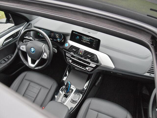 BMW X3 iX3 Executive 80 kWh | Panoramadak | Sfeerverlichting | Camera | Apple Carplay | NL-Auto |