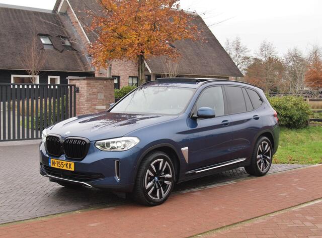 BMW X3 iX3 Executive 80 kWh | Panoramadak | Sfeerverlichting | Camera | Apple Carplay | NL-Auto |