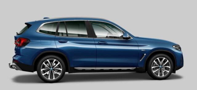 BMW X3 xDrive30e Trekhaak - Panoramadak - Parking Assistant Plus - Getinte Ruiten - Sportstoelen - Comfort Access - Driving Assistant - Hifi - zonneschermen achterportierruiten - Verstelbare rugleuning achter -