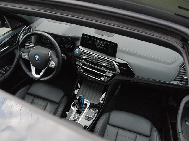 BMW X3 iX3 High Executive 80 kWh | Panoramadak | 360 Camera | Harman Kardon | Head-up Display | Sfeerverlichting |