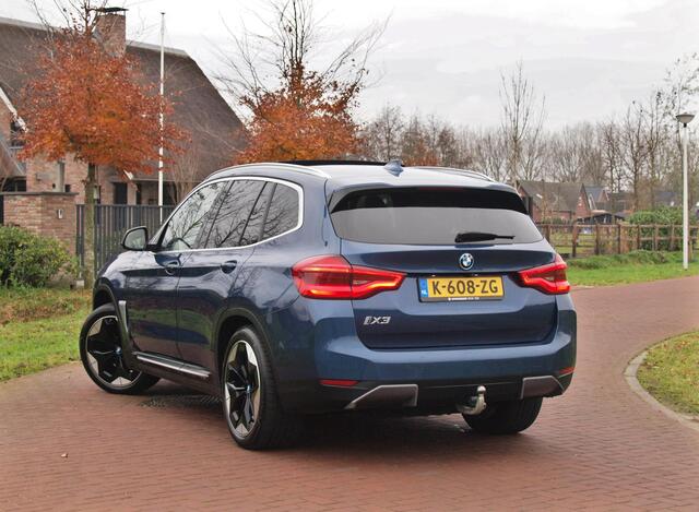 BMW X3 iX3 High Executive 80 kWh | Panoramadak | 360 Camera | Trekhaak | Sfeerverlichting | Head-Up Display | Harman Kardon |