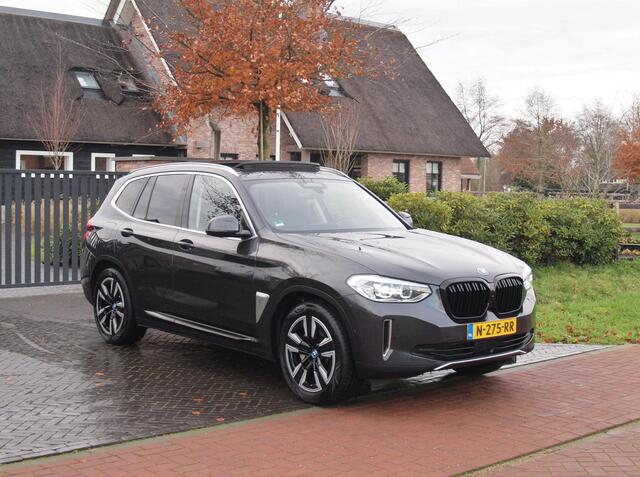 BMW X3 iX3 Executive 80 kWh | Panoramadak | Camera | Sfeerverlichting | Apple Carplay |
