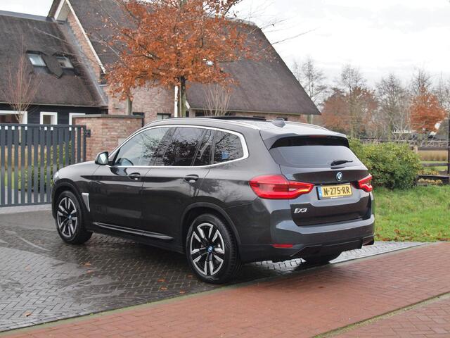 BMW X3 iX3 Executive 80 kWh | Panoramadak | Camera | Sfeerverlichting | Apple Carplay |