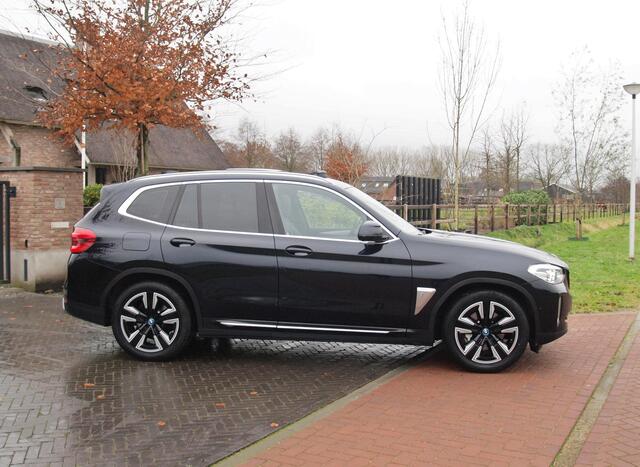 BMW X3 iX3 Executive 80 kWh | Panoramadak | Camera | Apple Carplay | Sfeerverlichting |