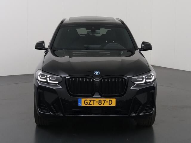 BMW X3 xDrive30e High Executive | M-Pakket | Trekhaak | Sportstoelen | Panoramadak | HUD | Harman/Kardon Audio | Adaptieve Cruise Control | Ele. verstelbare stoelen + geheugen | 360 Camera | DAB | Apple CarPlay/ Android Auto |