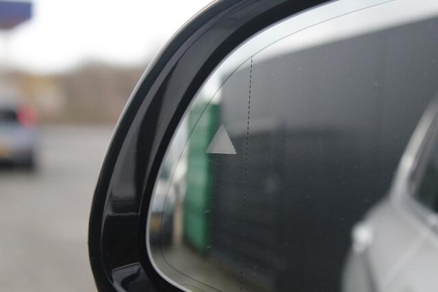 BMW X3 iX3 Executive 80 kWh | Incl. 12 maanden garantie | Panorama dak | Stoelverwarming | Navigatie | Cruise control | Climate control | DAB | Apple carplay/Andorid auto | Lichtmetalen velgen | Parkeersensoren | Achteruitrijcamera | Dodehoek detectie