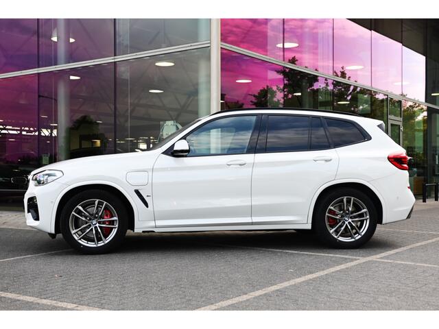 BMW X3 xDrive30e High Executive M Sport Automaat / Panoramadak / Trekhaak / Sportstoelen / LED / Head-Up / Parking Assistant Plus / Comfort Access / Stuurverwarming