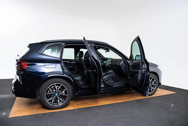 BMW X3 xDrive30e High Executive M Sport - Trekhaak - Parking/Driving Assistant - Elektrisch verwarmde voorstoelen - Stuurwielrand verwarmd - Ambiance verlichting - Adaptieve LED koplampen - Hifi -