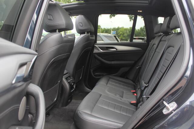 BMW X3 iX3 Executive 80 kWh / SOH 95% / Panoramadak / Camera / Head-up / 20'' / Leder / Harman Kardon / Navigatie / Memory seats / Dodehoek / DAB / Stoelverwarming / Cruise Control Adaptief