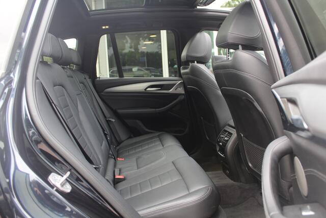 BMW X3 iX3 Executive 80 kWh / SOH 95% / Panoramadak / Camera / Head-up / 20'' / Leder / Harman Kardon / Navigatie / Memory seats / Dodehoek / DAB / Stoelverwarming / Cruise Control Adaptief