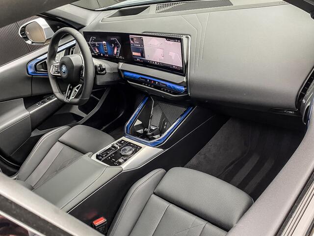 BMW X3 30e xDrive 299PK M-Sport | PANO | KEYLESS | SFEERVERLICHTING | RIJASSISTENT PLUS | HARMAN KARDON |