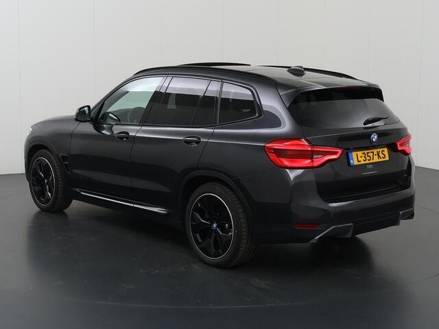 BMW X3 iX3 High Executive 80 kWh | M-Pakket | SOH 95% | Panoramadak | Adaptieve Cruise Control | Ele. verstelbare stoelen + geheugen | Sportstoelen | 360 Camera | Apple CarPlay/Android Auto | Trekhaak El. uitklapbaar | HUD |