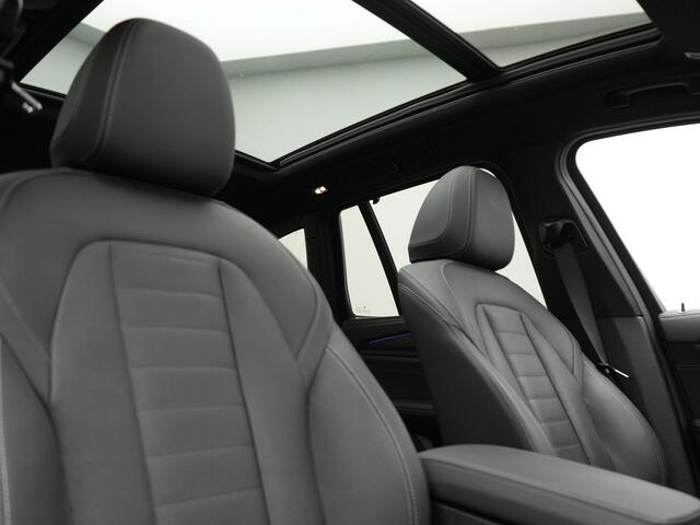 BMW X3 xDrive30e M Sport Plug In Hybrid 293pk Dealer O.H. PHEV | Trekhaak Af Fabriek | Panodak | Head Up | 360 Camera | Laser LED | 20"L.M | Lederen Sportstoelen Ventilatie & Memory | Sfeerverlichting | Stoelen & Stuur Verwarmd | Aventurinrot III M