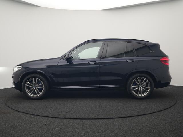 BMW X3 xDrive30e M Sport Plug In Hybrid 293pk Dealer O.H. PHEV | Trekhaak Af Fabriek | Adaptive Cruise | Head Up | 360 Camera | Harman/Kardon | Adaptief Onderstel | Lederen Sportstoelen Memory & Verwarmd | Sfeerverlichting | Keyless | Blis |