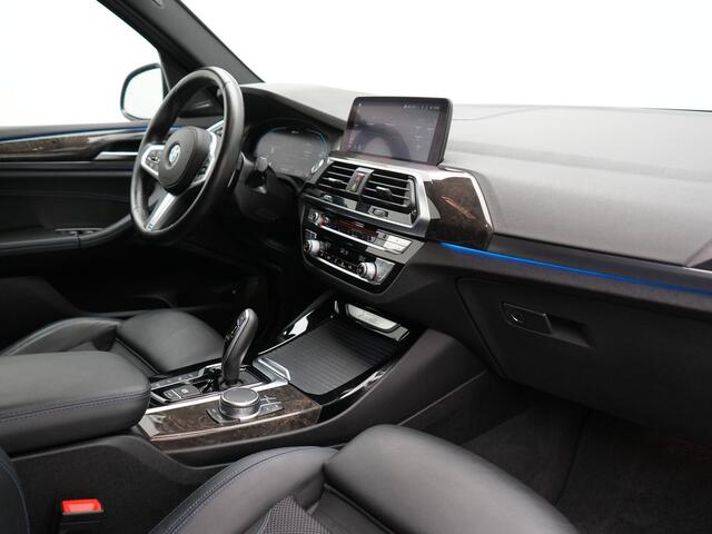 BMW X3 xDrive30e M Sport Plug In Hybrid 293pk Dealer O.H. PHEV | Trekhaak Af Fabriek | Adaptive Cruise | Head Up | 360 Camera | Harman/Kardon | Adaptief Onderstel | Lederen Sportstoelen Memory & Verwarmd | Sfeerverlichting | Keyless | Blis |