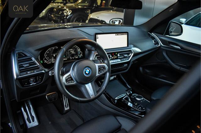 BMW X3 xDrive30e | M-Sport | Live Cockpit | Panorama | Leder | HiFi | Camera | 20"LM | Saphire Zwart