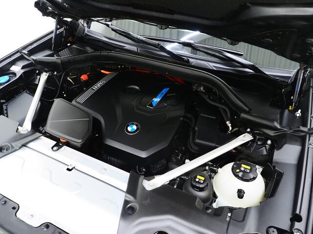 BMW X3 xDrive30e 292PK | Sportstoelen | Leder | Camera | Virtual | Stoelverwarming | DAB | Carplay