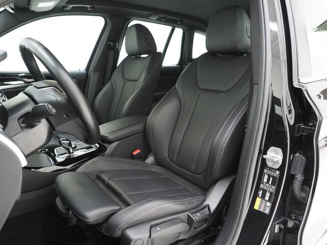 BMW X3 xDrive30e LCI 292PK | Leder | Sportstoelen | Zwarte Hemel | Camera | DAB | Carplay