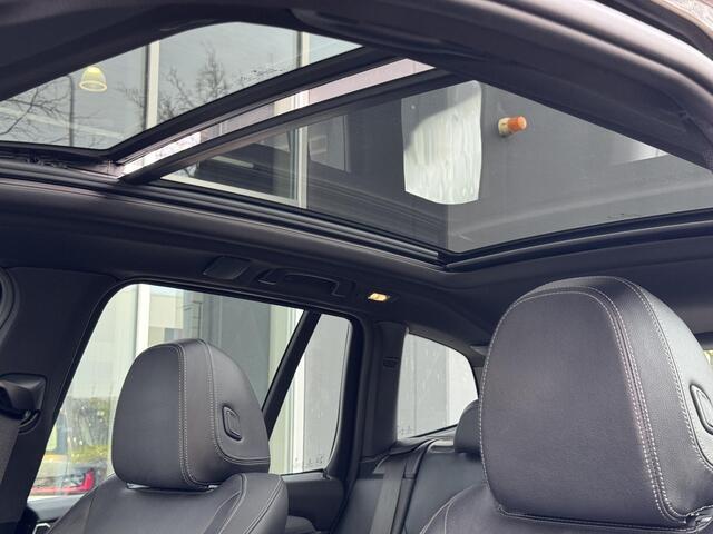 BMW X3 xDrive20i High Executive / Panoramadak / Adaptive LED / Camera / Navigatiesysteem Professional / Trekhaak / Sportstoel / HiFi Luidsprekersysteem / Stoelverwarming / 20" velgen / Dakreling