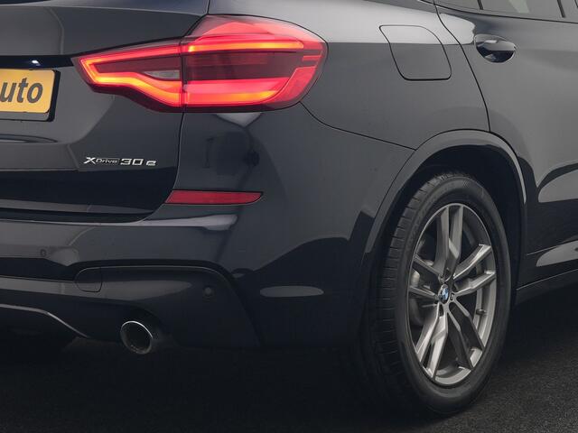 BMW X3 xDrive30e M Sport Plug In Hybrid 292pk Dealer O.H. PHEV | Panodak | Sfeerverlichting | Lederen Sportstoelen Memory & Verwarmd | Stuur Verwarmd | Apple Carplay | Keyless | Cruise Control | Navigatie | DAB | 19"L.M |