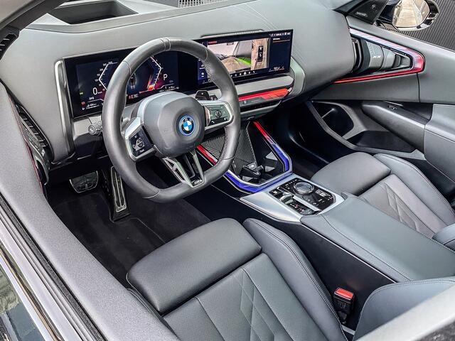 BMW X3 30e xDrive 299PK M-Sport | PANO | KEYLESS | SFEERVERLICHTING | RIJASSISTENT PLUS | HARMAN KARDON |