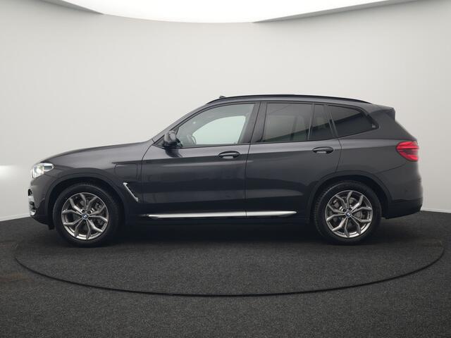 BMW X3 xDrive30e xLine Plug In Hybrid 293pk Dealer O.H PHEV | Trekhaak Af Fabriek | Panodak | Head Up | Lederen Sportstoelen Verwarmd | Keyless | Apple Carplay | Cruise Control | M Sportstuur | Navigatie | Virtual | DAB |