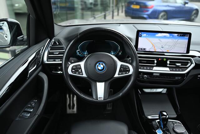 BMW X3 iX3 Executive / Sportstoelen / Achteruitrijcamera / Adaptief onderstel / Adaptieve LED / Driving Assistant Professional / Stoelverwarming / Live Cockpit Professional