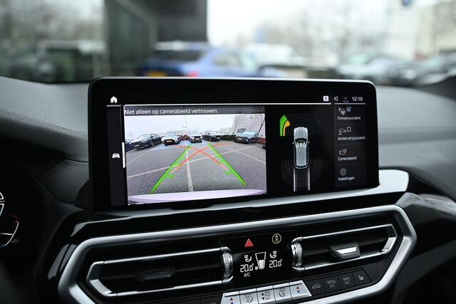BMW X3 iX3 Executive / Sportstoelen / Achteruitrijcamera / Adaptief onderstel / Adaptieve LED / Driving Assistant Professional / Stoelverwarming / Live Cockpit Professional