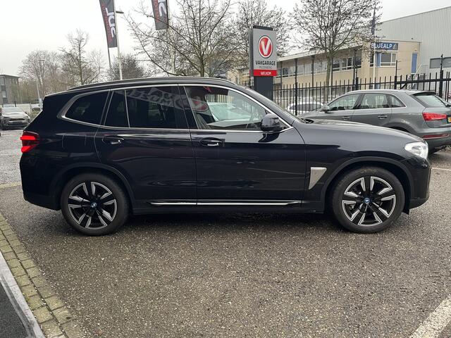 BMW X3 iX3 High Executive 80 kWh // LEDER // ELEK.STOEL + GEHEUGEN // SCHUIF-KANTELDAK // CAMERA+SENSOREN // ELEK. KLEP // CARPLAY + NAVI //
