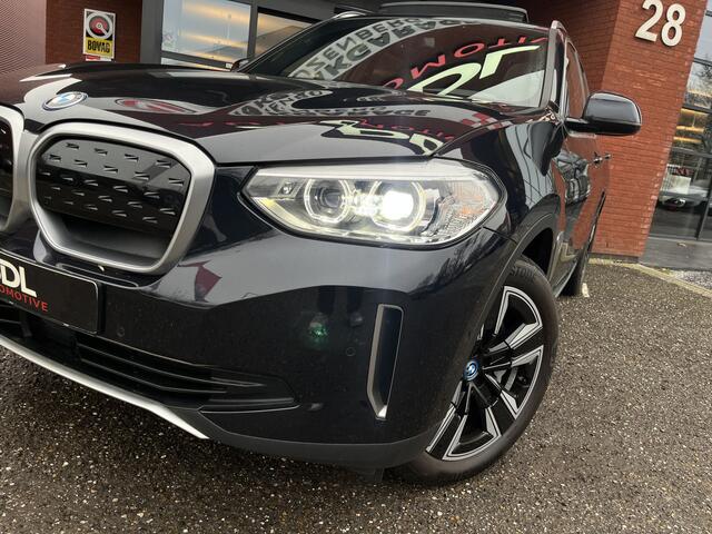 BMW X3 iX3 High Executive 80 kWh // LEDER // ELEK.STOEL + GEHEUGEN // SCHUIF-KANTELDAK // CAMERA+SENSOREN // ELEK. KLEP // CARPLAY + NAVI //
