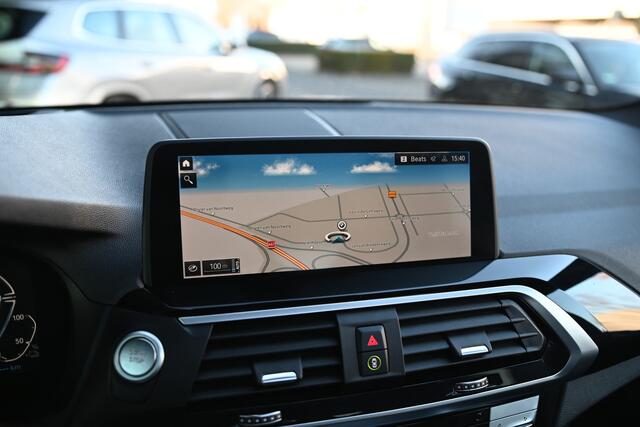 BMW X3 xDrive30e High Executive M Sport Automaat / Panoramadak / Sportstoelen / Comfort Access / LED / Parking Assistant Plus / Head-Up / Stoelverwarming / Live Cockpit Professional