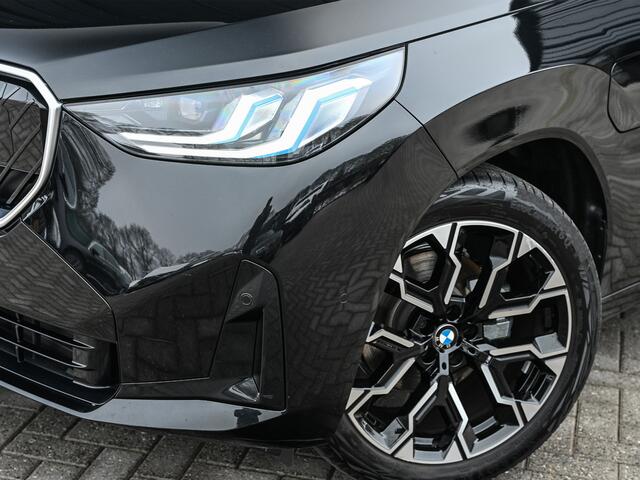 BMW X3 30e xDrive · M-Sport · Panorama dak · Sport stoelen · Driving Assistant Plus · Dab+ · Harman/Kardon · Adaptive Led · Head-Up · 360 Camera · Comfort Access · Ambiance Interieur · Iconic Glow