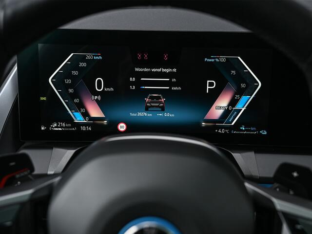 BMW X3 30e xDrive · M-Sport · Panorama dak · Sport stoelen · Driving Assistant Plus · Dab+ · Harman/Kardon · Adaptive Led · Head-Up · 360 Camera · Comfort Access · Ambiance Interieur · Iconic Glow