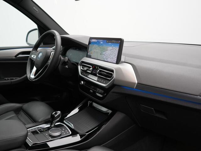 BMW X3 xDrive30e Business Edition Plus Plug In Hybrid 293pk FACELIFT Dealer O.H. PHEV | Trekhaak Af Fabriek | Panodak | 360 Camera | Lederen Sportstoelen Memory & Verwarmd | Sfeerverlichting | Apple Carplay | Keyless | Virtual | Navigatie | DAB | Cruise Control 