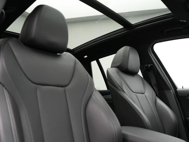 BMW X3 xDrive30e Business Edition Plus Plug In Hybrid 293pk FACELIFT Dealer O.H. PHEV | Trekhaak Af Fabriek | Panodak | 360 Camera | Lederen Sportstoelen Memory & Verwarmd | Sfeerverlichting | Apple Carplay | Keyless | Virtual | Navigatie | DAB | Cruise Control 