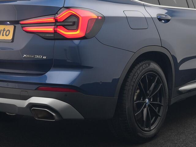 BMW X3 xDrive30e Business Edition Plus Plug In Hybrid 293pk FACELIFT Dealer O.H. PHEV | Trekhaak Af Fabriek | Panodak | 360 Camera | Lederen Sportstoelen Memory & Verwarmd | Sfeerverlichting | Apple Carplay | Keyless | Virtual | Navigatie | DAB | Cruise Control 