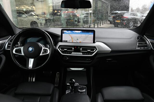 BMW X3 30e xDrive High Executive M Sport Automaat / Panoramadak / Trekhaak / Sportstoelen / Laserlight / Achteruitrijcamera / Head-Up / Comfort Access