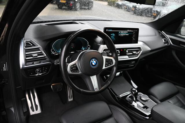 BMW X3 30e xDrive High Executive M Sport Automaat / Panoramadak / Trekhaak / Sportstoelen / Laserlight / Achteruitrijcamera / Head-Up / Comfort Access