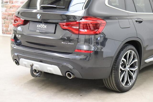 BMW X3 xDrive20i High Executive xLine Automaat / Live Cockpit Professional / Panoramadak / Wegklapbare Trekhaak / Sportstoelen Elektrisch Verstelbaar / Adaptieve LED-koplamp / Driving Assistant / Head-Up Display / 20 Inch / Stoelverwarming / Hifi / Chrome Line /