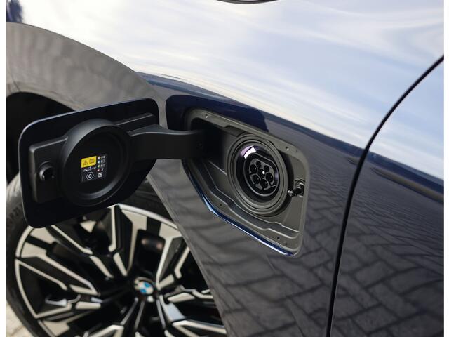 BMW X3 30e xDrive | Pano - Trekhaak - HUD