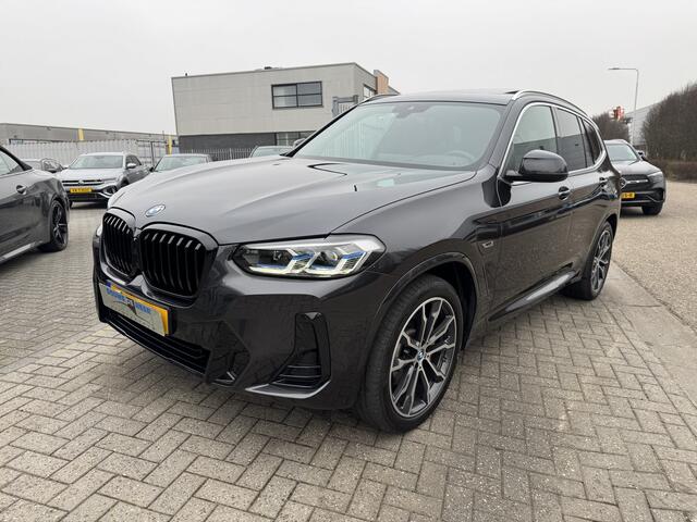 BMW X3 xDrive30e M sport Pano-Dak | Trekhaak | Laser | HUD | Keyless | Memory