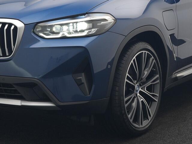 BMW X3 xDrive30e Business Edition Plus Plug In Hybrid 293pk FACELIFT Dealer O.H. PHEV | Trekhaak Af Fabriek | Panodak | Head Up | Adaptive Cruise | Adaptief Onderstel | Lederen Sportstoelen Memory & Ventilatie | Camera | Keyless | Apple Carplay | Navigatie | Vir