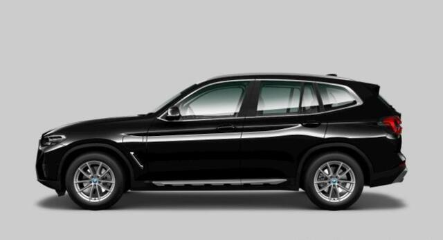 BMW X3 xDrive30e Panoramadak - Sportstoelen voor - Comfort Access - Parking Assistant -