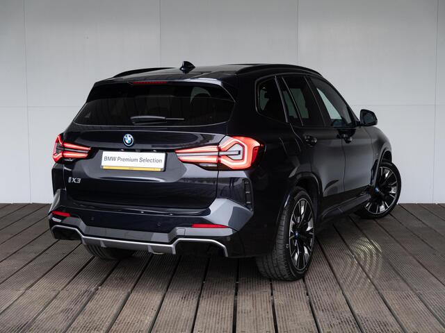 BMW X3 iX3 | High Executive | Driving Assistant Professional | Harman Kardon | Head-Up Display | Stuurwielrand verwarmd | Comfort Access | 20''