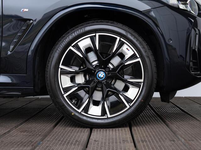 BMW X3 iX3 | High Executive | Driving Assistant Professional | Harman Kardon | Head-Up Display | Stuurwielrand verwarmd | Comfort Access | 20''