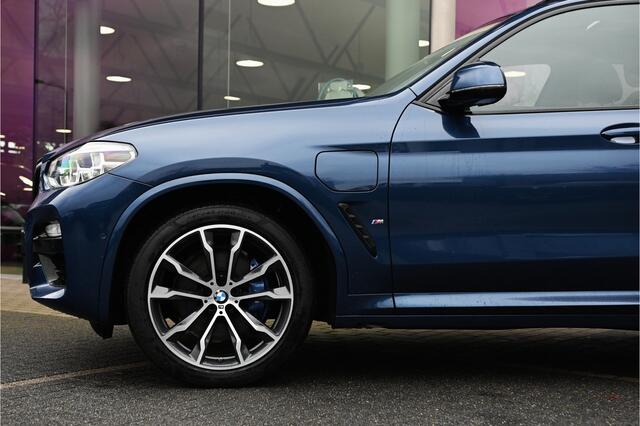 BMW X3 xDrive30e High Executive M Sport Automaat / Panoramadak / Sportstoelen / Achteruitrijcamera / Comfort Access / Adaptieve LED / Head-Up / Harman Kardon / Stoelverwarming