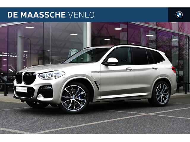 BMW X3 xDrive30e High Executive M Sport Automaat / Panoramadak / Trekhaak / Sportstoelen / Achteruitrijcamera / LED / Stoelverwarming / Live Cockpit Professional
