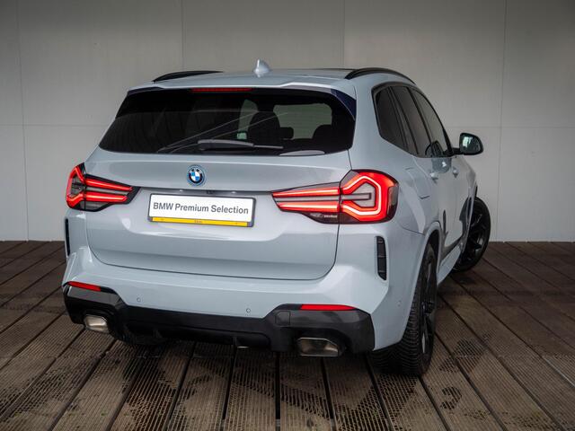 BMW X3 xDrive30e | M Sportpakket | Stuurwielrand verwarmd | Head-Up Display | Comfort Access | Achteruitrijcamera | Panoramadak | Stoelverwarming | Trekhaak